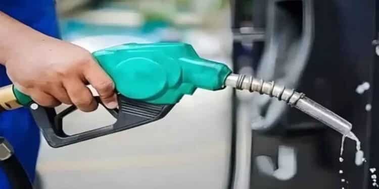 "پٹرول کی قیمتوں میں اضافہ وزارت خزانہ کا نوٹیفکیشن"