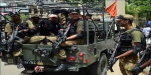 سیکیورٹی فورسز باجوڑ میں بارود سے بھری گاڑی تباہ کر رہی ہیں