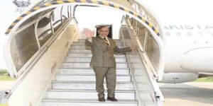 وزیرِ اعظم محمد شہباز شریف سعودی عرب روانگی پر پاکستانی وفد کے ہمراہ