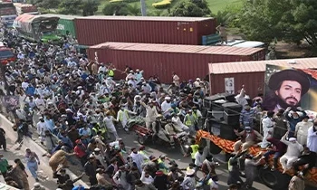 ٹی ایل پی احتجاج کے دوران پولیس اور مظاہرین میں جھڑپیں، لاہور کی سڑکوں پر کشیدگی