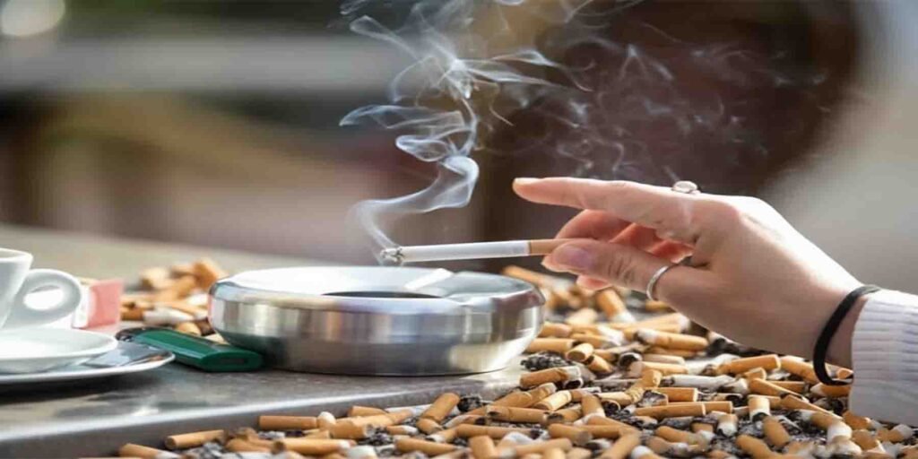 پاکستان میں تمباکو نوشی کے خلاف آگاہی مہم کے دوران شہریوں کا احتجاج