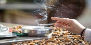 پاکستان میں تمباکو نوشی کے خلاف آگاہی مہم کے دوران شہریوں کا احتجاج