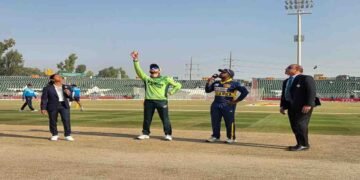 پاکستان بمقابلہ سری لنکا دوسرا ون ڈے میں ٹاس جیت کر پہلے فیلڈنگ کا فیصلہ کرتے ہوئے پاکستانی ٹیم