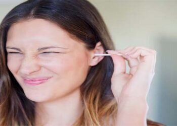 ایئر بڈز سے کان صاف کرنا نقصان دہ ثابت ہوسکتا ہے