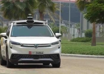 ابوظبی بغیر ڈرائیور گاڑیاں یاس جزیرے پر چلتی ہوئیں - مشرق وسطیٰ کا پہلا شہر