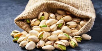 رات کو پستے کھانے کے فوائد سے متعلق تحقیق کی تصویر