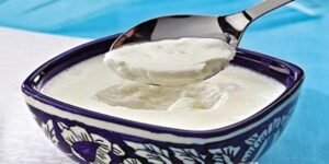 دہی کھانے کے نقصانات پر مبنی تصویر