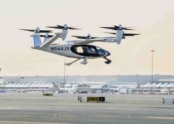 دبئی اڑتی ٹیکسی کی آزمائشی پرواز کا منظر