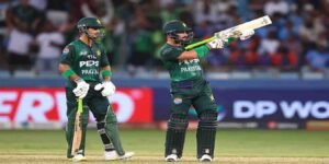 صاحبزادہ فرحان ٹی ٹوئنٹی میچ میں چھکا مارتے ہوئے ایکشن میں