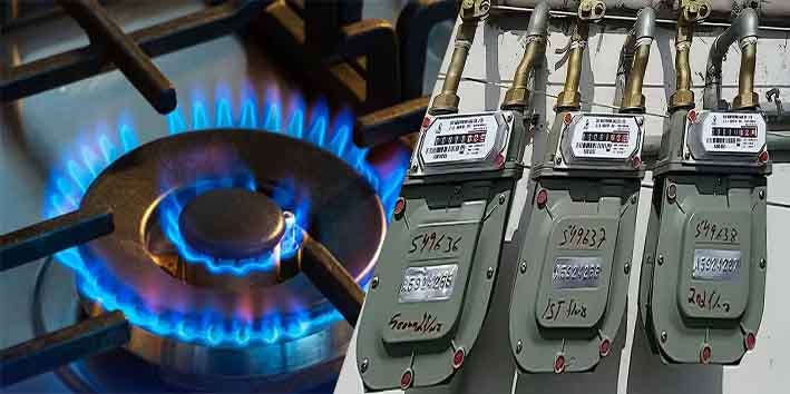 گیس قیمتوں میں کمی کے اعلان پر خوش ہوتے صارفین کی نمائندہ تصویر