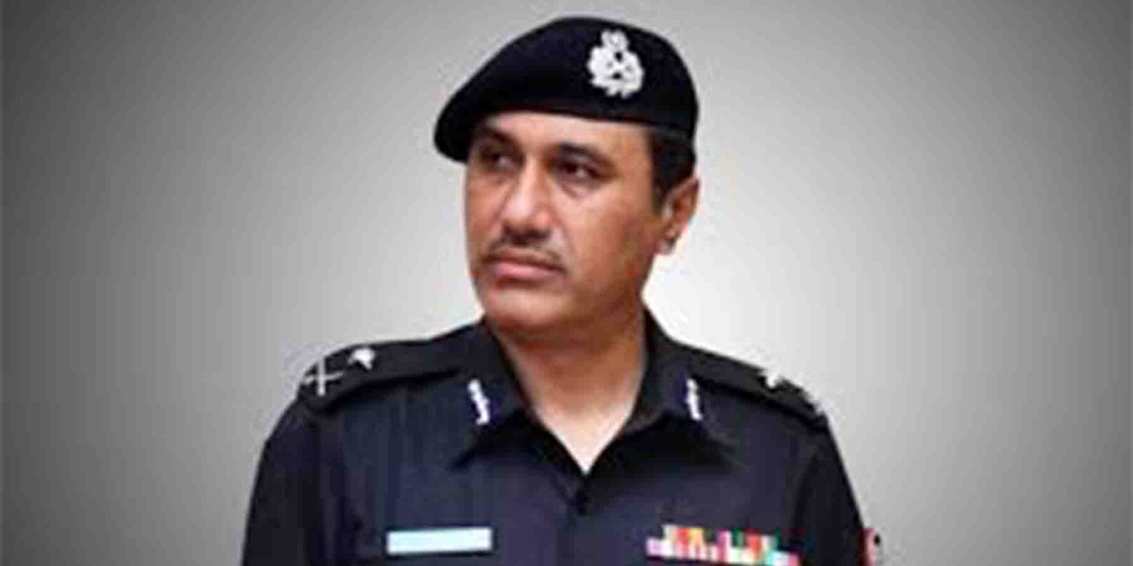 Alt Text: ای چالان سندھ کا کیمرہ ٹریفک قوانین کی خلاف ورزی ریکارڈ کرتے ہوئے