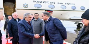 اسحٰق ڈار شنگھائی تعاون تنظیم اجلاس میں شرکت کے لیے ماسکو میں