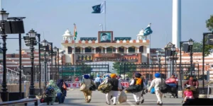 واہگہ بارڈر سے بھارتی سکھ یاتری پاکستان پہنچتے ہوئے