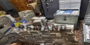 کوہستان مالیاتی اسکینڈل میں گرفتار ملزمان کو عدالت میں پیش کیے جانے کا منظر