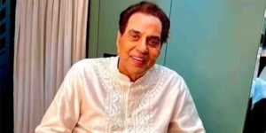 لیجنڈری اداکار دھرمیندر کی ایک مسکراتی ہوئی تصویر