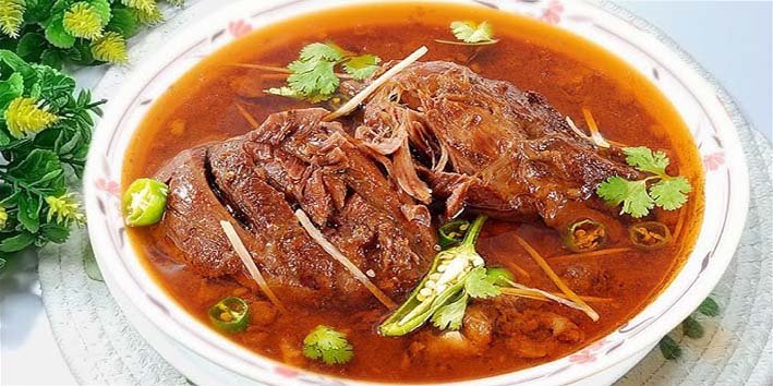 نہاری بنانے کی ترکیب کے ساتھ مزیدار گرم گرم نہاری کی تصویر