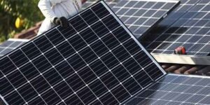 پاکستان میں سولر پینل کی مقبولیت اور بڑھتی ہوئی تنصیب کی نمائندہ تصویر