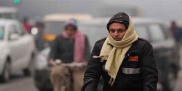 شدید سردی کی پیشگوئی کے ساتھ دھند اور ٹھنڈے موسم کی تصویر