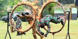 پاکستانی اور انڈونیشین فوجیوں کی مشترکہ انسداد دہشت گردی آپریشنز کی مشق کی تصویر