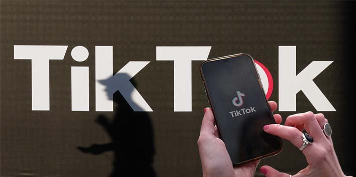 نوجوان ٹک ٹاک استعمال کر رہے ہیں، اسکرین ٹائم کو محدود کرنے کے لیے نئے ٹک ٹاک اسکرین ٹائم فیچرز