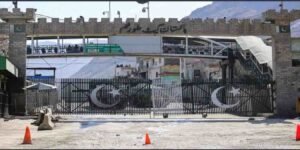 طورخم تجارتی گزرگاہ بندش کے باعث کارگو گاڑیوں کی لمبی قطاریں