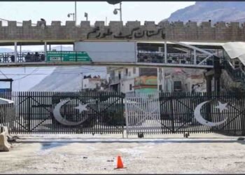 طورخم تجارتی گزرگاہ بندش کے باعث کارگو گاڑیوں کی لمبی قطاریں