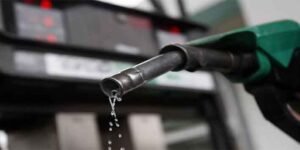 ڈیزل کی قیمت میں کمی کے بعد پیٹرول پمپ کا منظر