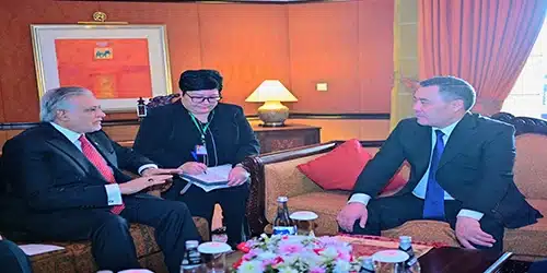 ڈپٹی وزیرِ اعظم و وزیرِ خارجہ اسحٰق ڈار کی کرغزستان کے صدر سادر ژاپاروف سے ملاقات