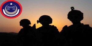 پشاور پولیس سرچ آپریشن کے دوران برآمد شدہ اسلحہ اور گرفتار ملزمان کی نمائش