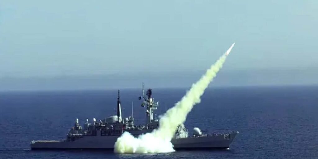 پاک بحریہ FM-90 میزائل تجربہ شمالی بحیرہ عرب