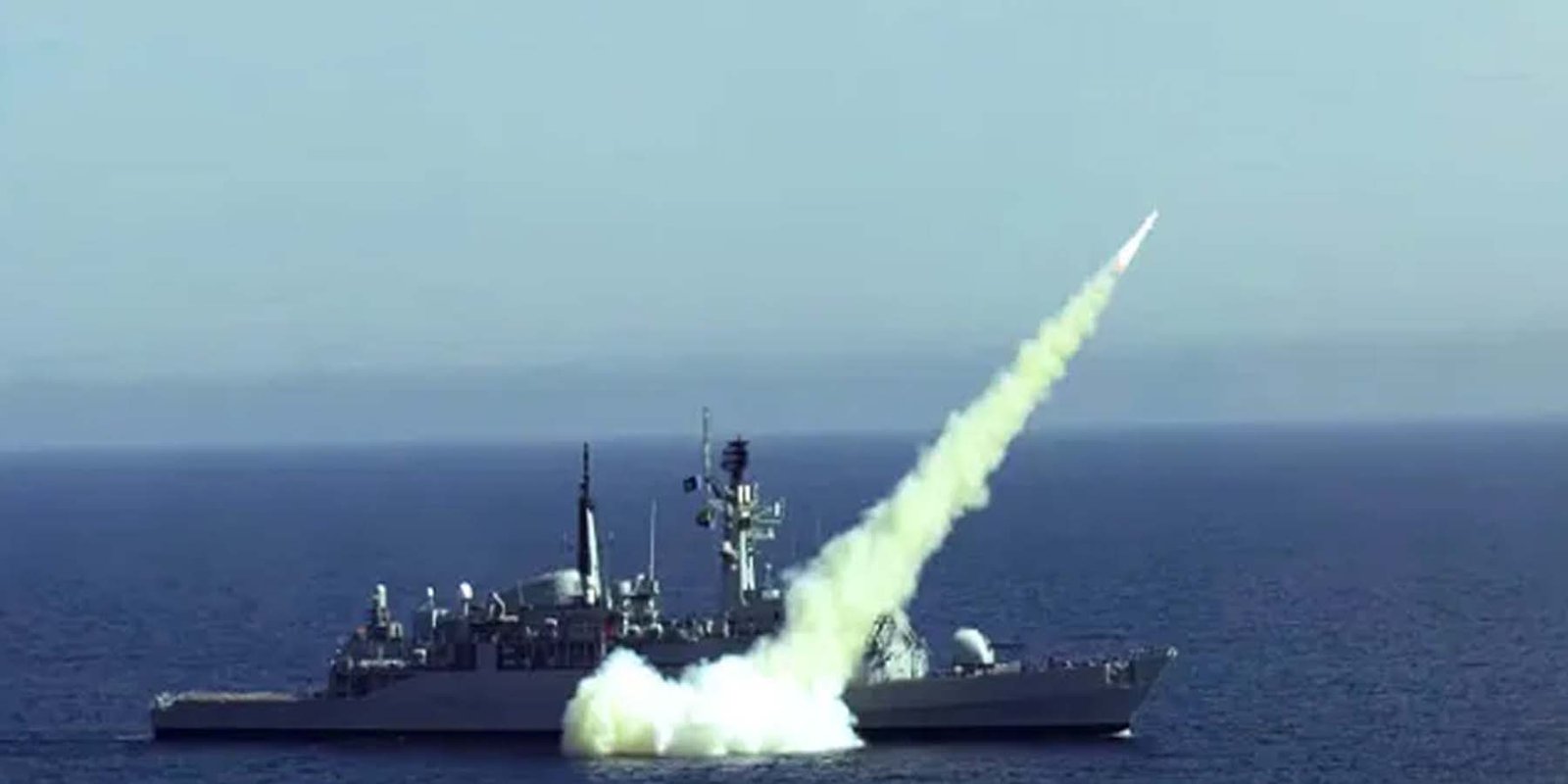 پاک بحریہ FM-90 میزائل تجربہ شمالی بحیرہ عرب