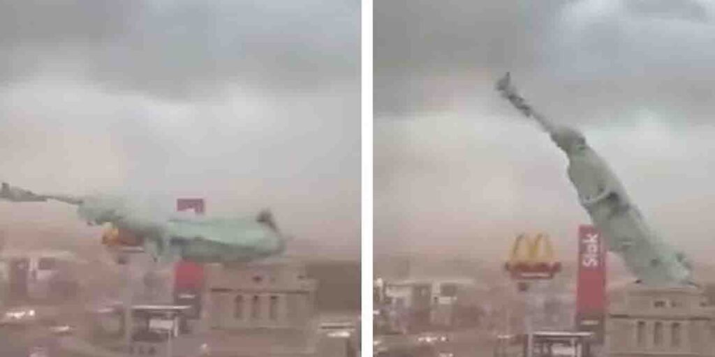 برازیل مجسمہ آزادی کی 24 میٹر بلند نقل جو شدید آندھی کے بعد گویبا میں زمین پر گر کر تباہ ہو چکی ہے۔