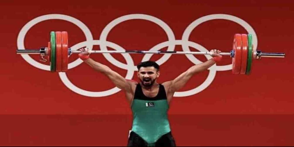 قومی ہیرو کی بے بسی: اولمپک اسٹار طلحہ طالب گوجرانوالہ کے ایک تنگ گیراج میں ٹریننگ کرنے پر مجبور