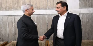 بھارتی وزیرخارجہ جے شنکر کا اسپیکر ایاز صادق سے مصافحہ