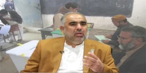 اسد قیصر میڈیا سے گفتگو کرتے ہوئے، نئے فری اینڈ فیئر انتخابات