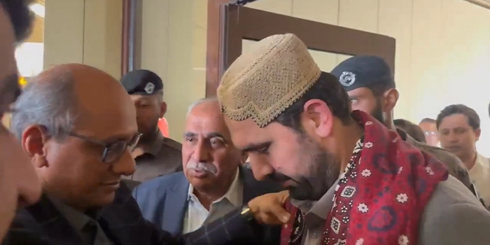 وزیراعلیٰ خیبر پختونخوا سہیل آفریدی کراچی پہنچ گئے، صوبائی وزیر سعید غنی کا پرتپاک استقبال