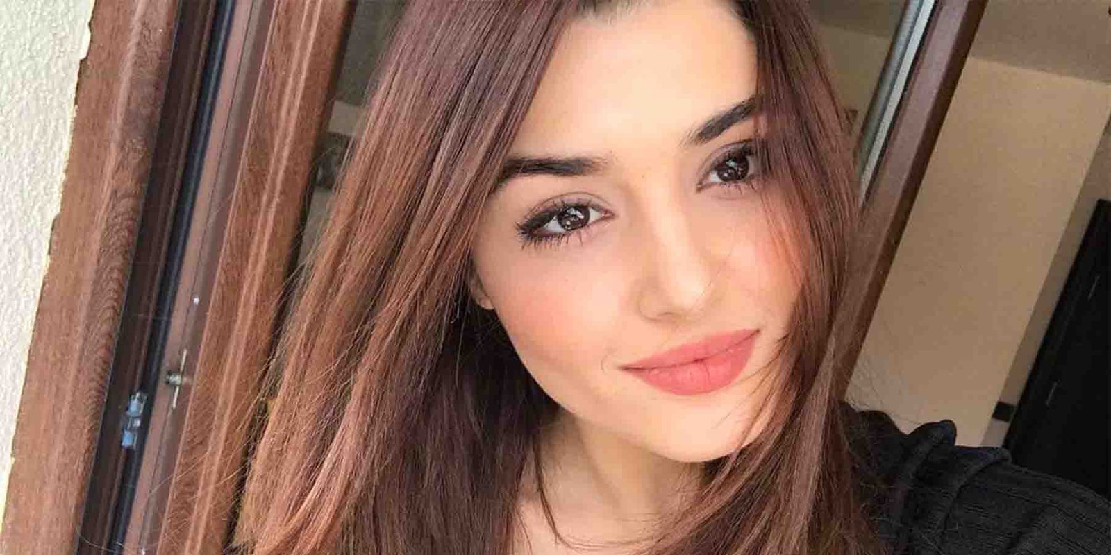 کیا ہانڈے ارچل نے شاہ رخ خان کو ‘انکل’ کہا؟ ترک اداکارہ نے وائرل تنازع پر خاموشی توڑ