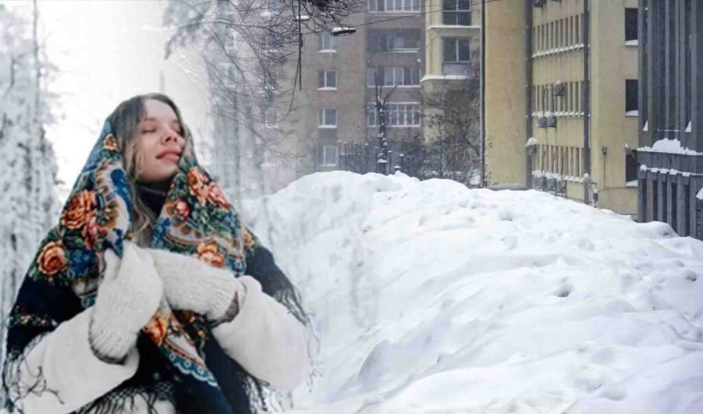 ماسکو میں شدید برف باری کے بعد سڑکوں پر برف کے ڈھیر