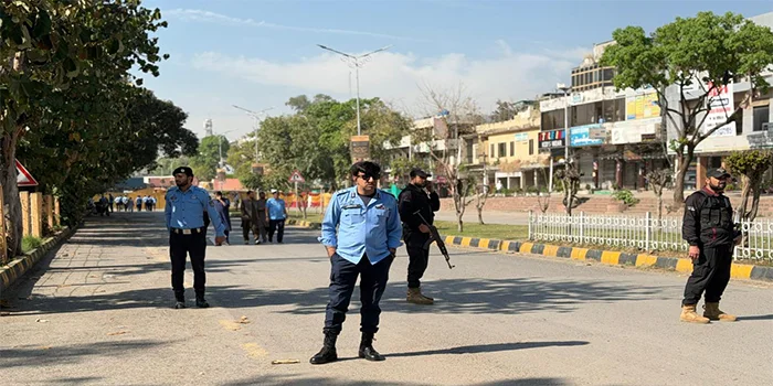 یوم القدس کے موقع پر اسلام آباد کی اہم شاہراہیں بند کی گئی سڑکوں پر کنٹینرز