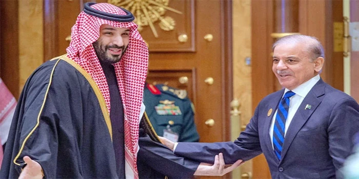 وزیراعظم شہباز شریف ہنگامی دورے پر سعودی عرب پہنچ گئے