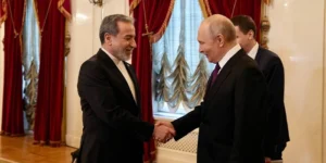 ماسکو وزیر خارجہ عباس عراقچی کی صدر ولادیمیر پیوٹن سے ملاقات، تعاون مزید مضبوط کرنے پر اتفاق