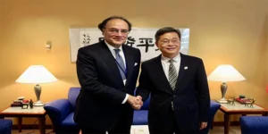 پاکستان اور چین کے درمیان مالی تعاون بڑھانے پر اتفاق، واشنگٹن میں وزیر خزانہ محمد اورنگزیب کی چینی وزیر خزانہ سے ملاقات