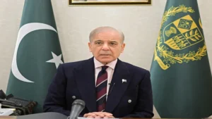 وزیراعظم کا پیٹرولیم مصنوعات کی قیمتوں میں کمی اعلان، پیٹرول 12 روپے، ڈیزل 135 روپے سستا