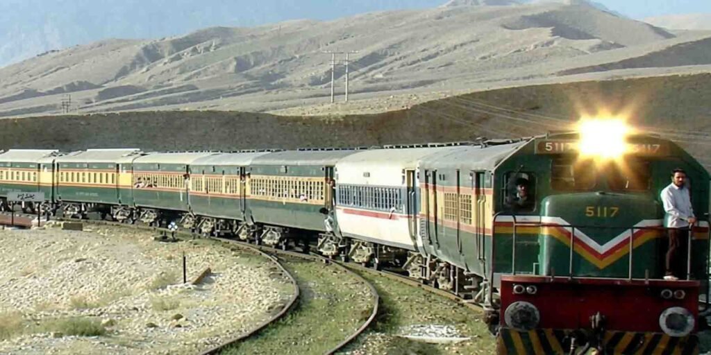 جعفر ایکسپریس ٹرین کوئٹہ ریلوے اسٹیشن پر کھڑی ہوئی