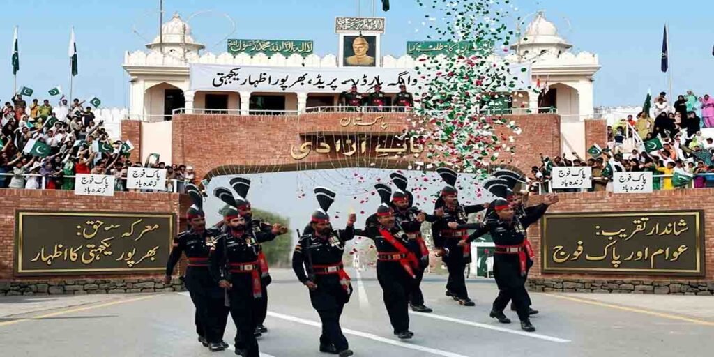 واہگہ بارڈر پریڈ معرکہ حق کے دوران رینجرز کی شاندار پریڈ