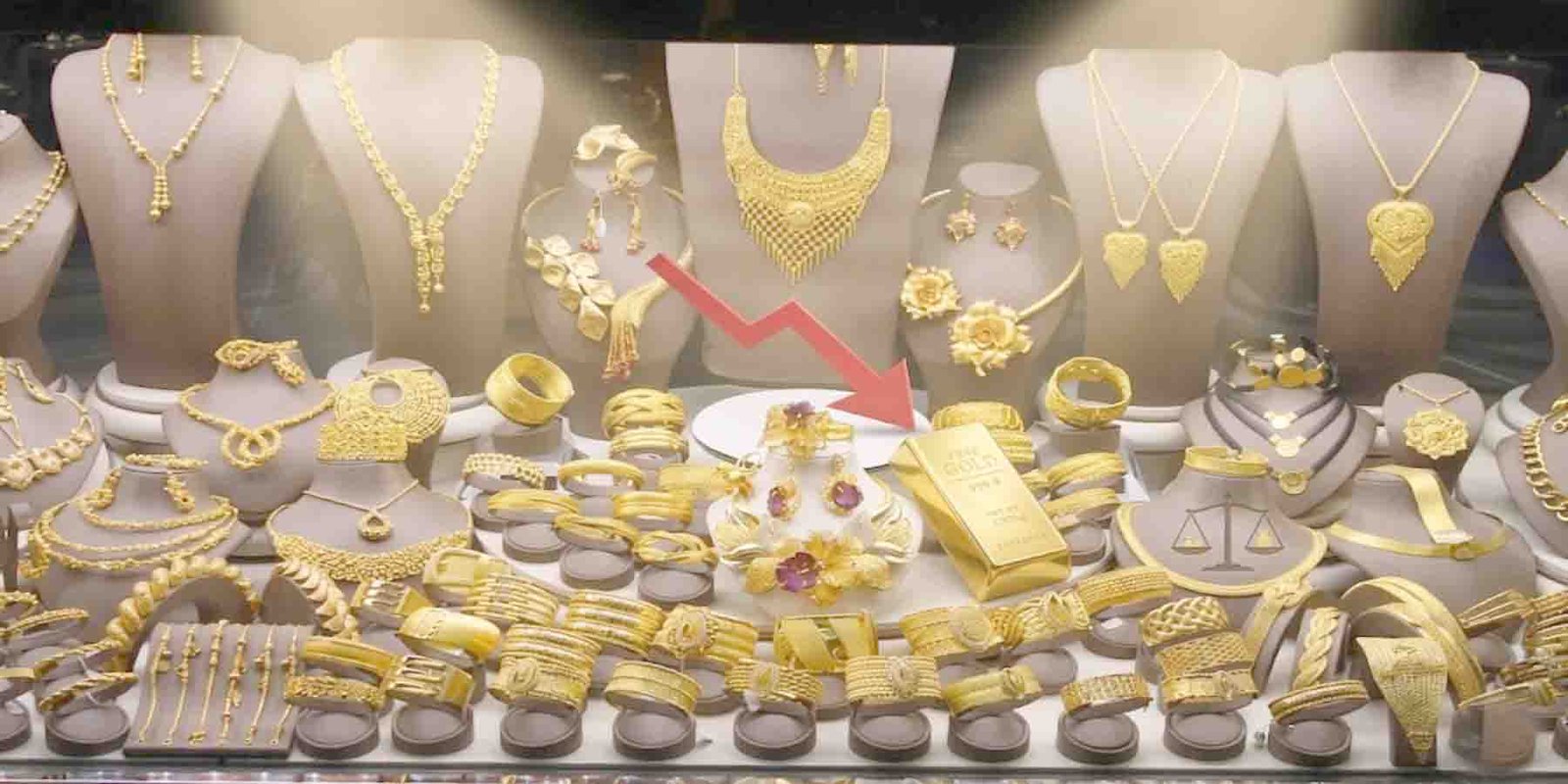 سونے کی قیمت میں کمی کے بعد طلائی زیورات کی نمائندہ تصویر