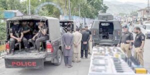 مظفرآباد انٹیلیجنس بیسڈ کارروائی: 5 مشتبہ افراد گرفتار، اسلحہ اور مواصلاتی آلات برآمد
