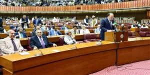 18 ہزار 771 ارب روپے کا وفاقی بجٹ 2026-27 پیش، تنخواہوں، پنشن 7 فیصد اضافہ اور ٹیکس میں ریلیف