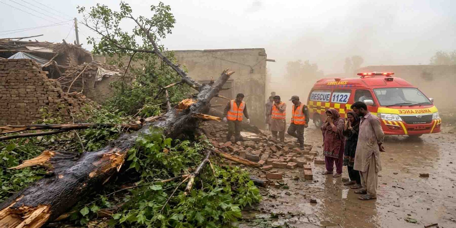 پنجاب میں شدید آندھی سے تباہی، بہاولپور میں دیوار گرنے سے 15 سالہ بچی جاں بحق