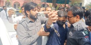 اینکر ریحان طارق جوڈیشل ریمانڈ پر جیل روانہ، توہینِ مذہب کیس میں اہم پیشرفت
